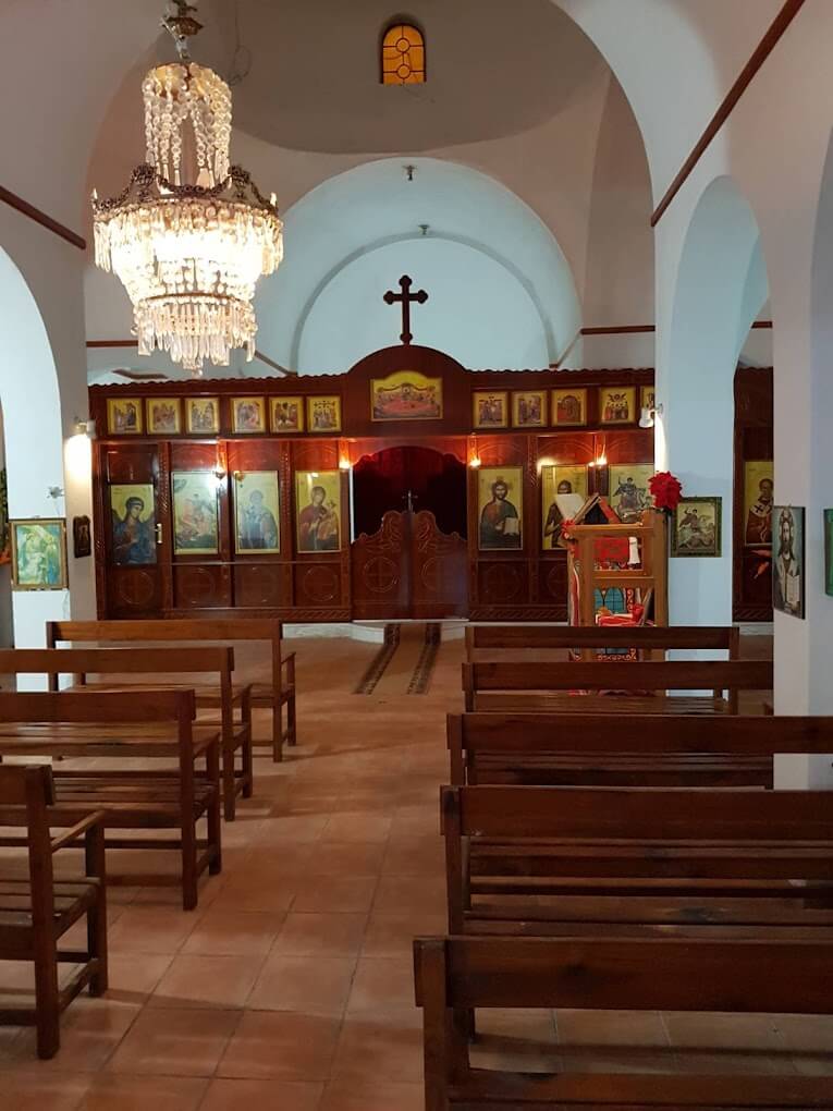 La Iglesia de San Spiridhon en Orikum, Vlorë, tiene una importante importancia religiosa y cultural a lo largo de la costa albanesa. 